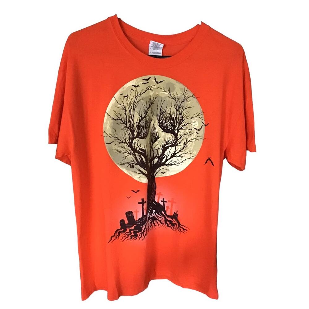 Halloween Spooky Skeleton In Tree Graphic Tee Size L